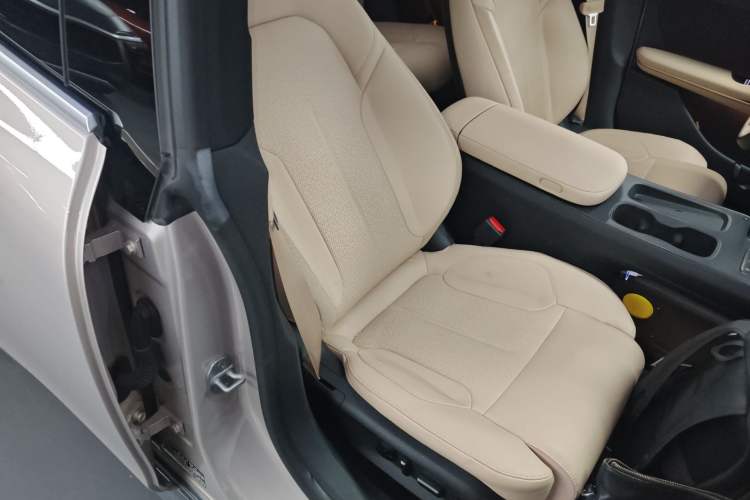 Used Nio ET5T 2023 75 kWh Touring Right Front Seat