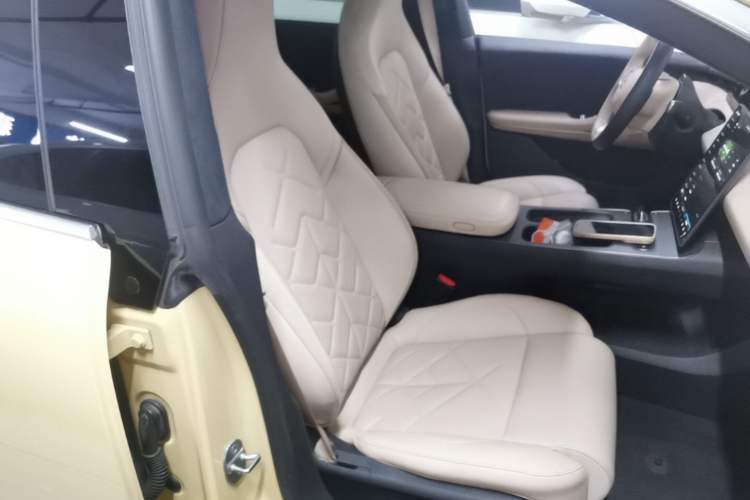Used Nio ET5T 2023 75 kWh Touring Right Front Seat