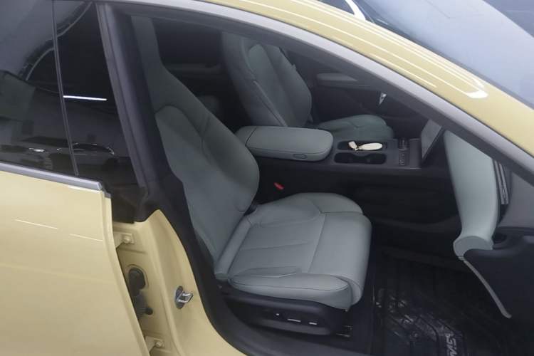 Used Nio ET5T 2023 75 kWh Touring Right Front Seat