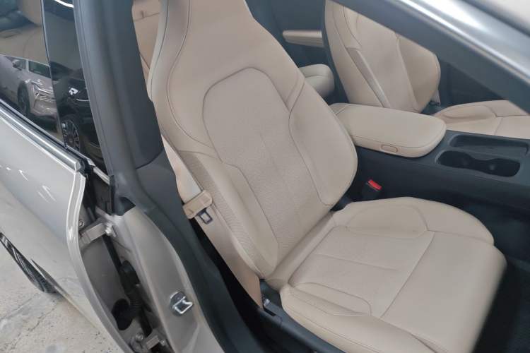 Used Nio ET5T 2023 75 kWh Touring Right Front Seat