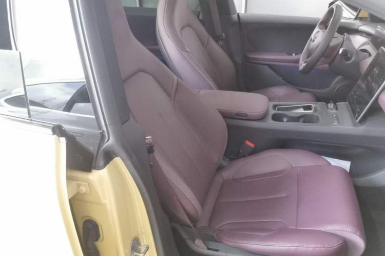 Used Nio ET5T 2023 75 kWh Touring Right Front Seat