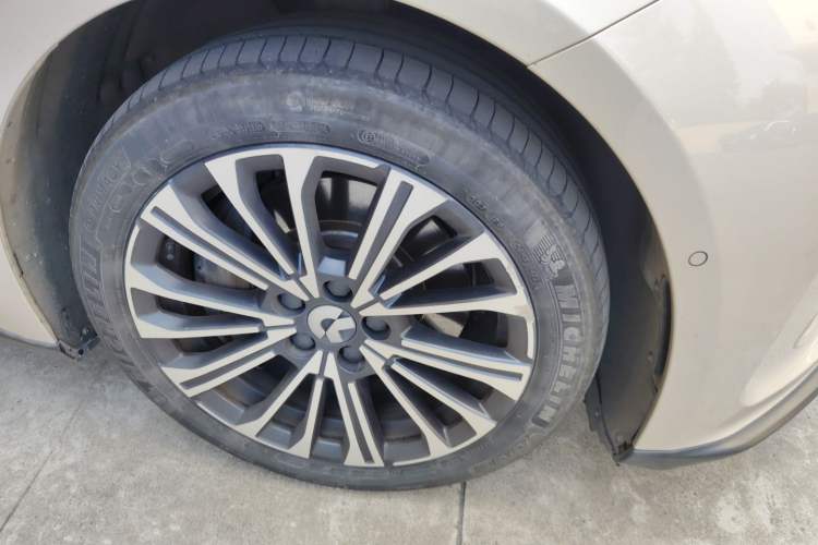 Used Nio ET5T 2023 75 kWh Touring Right Front Wheel Hub