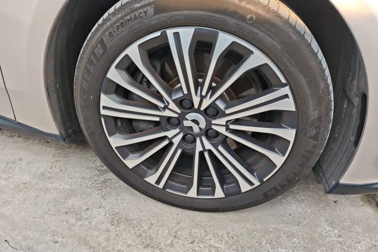 Used Nio ET5T 2023 75 kWh Touring Right Front Wheel Hub