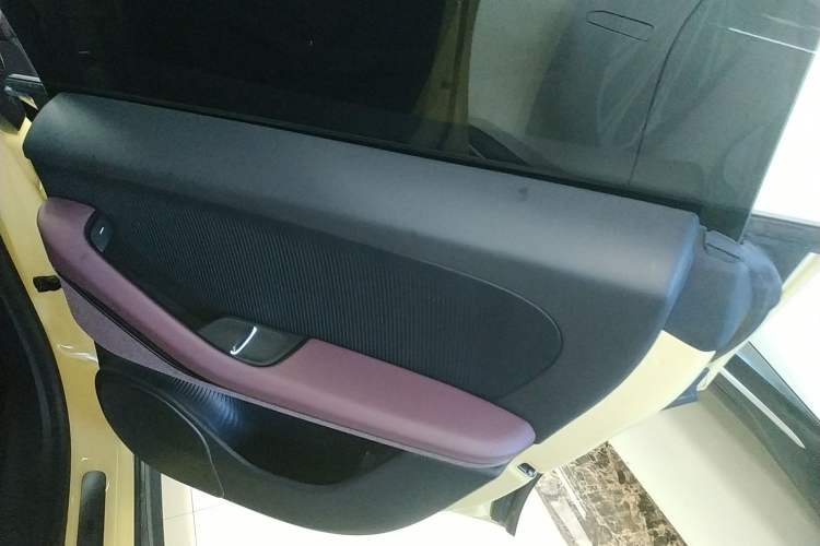 Used Nio ET5T 2023 75 kWh Touring Right Rear Door Interior