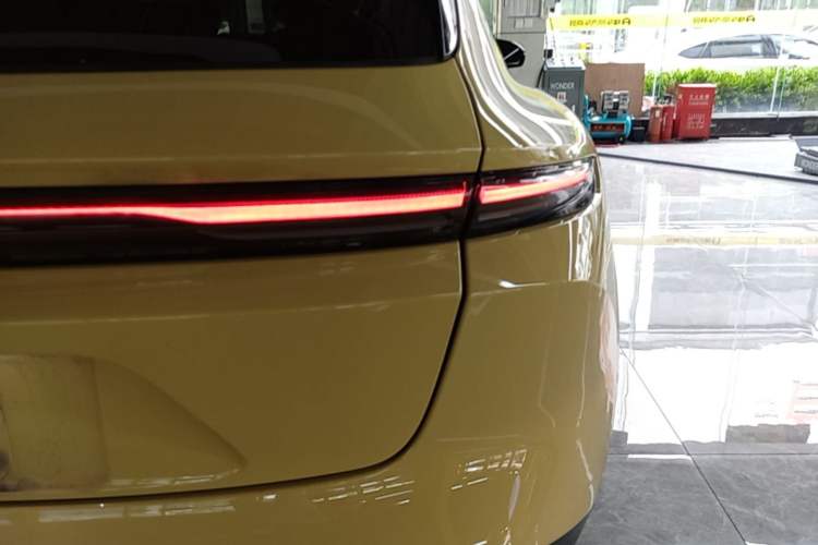 Used Nio ET5T 2023 75 kWh Touring Right Rear Taillight