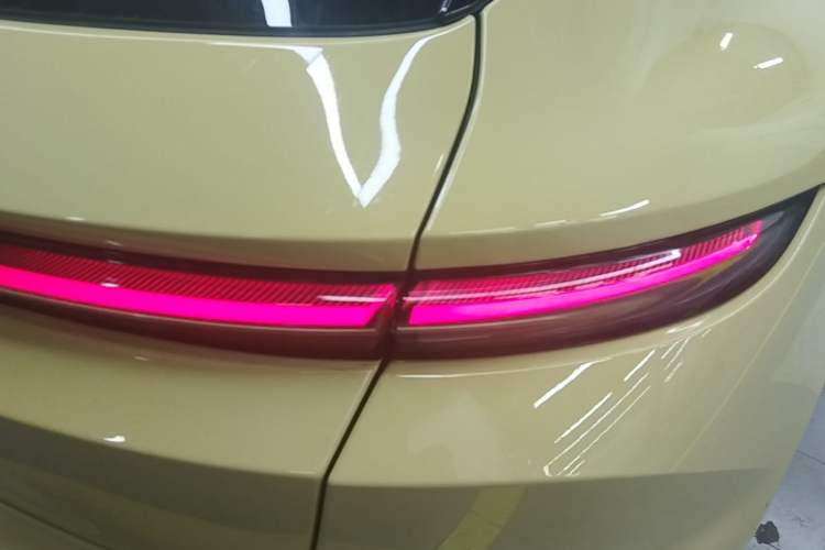 Used Nio ET5T 2023 75 kWh Touring Right Rear Taillight
