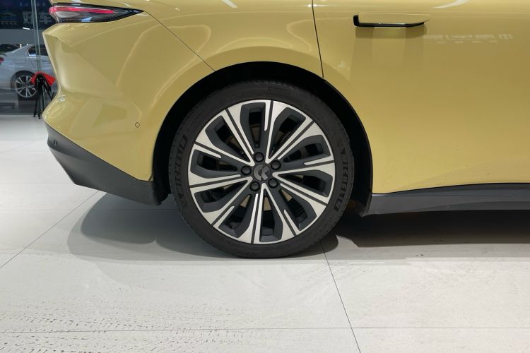 Used Nio ET5T 2023 75 kWh Touring Right Rear Wheel Hub