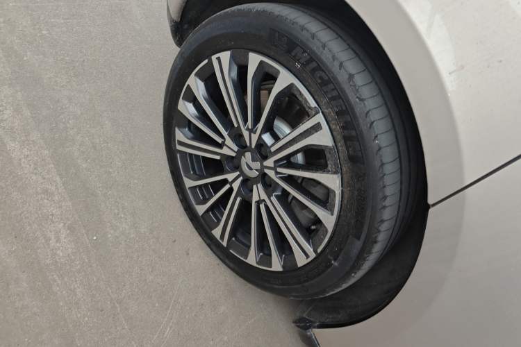 Used Nio ET5T 2023 75 kWh Touring Right Rear Wheel Hub