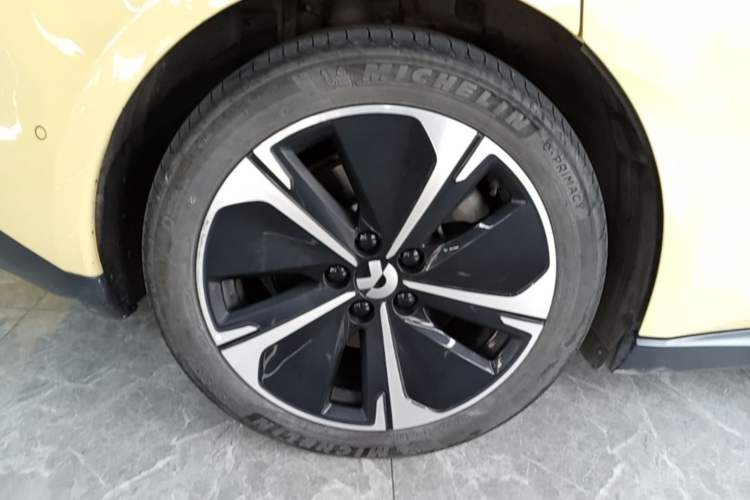 Used Nio ET5T 2023 75 kWh Touring Right Rear Wheel Hub