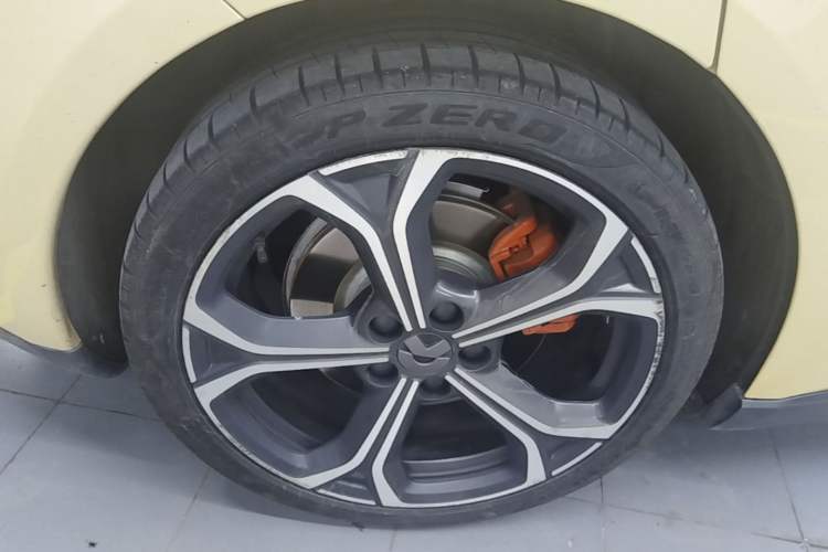 Used Nio ET5T 2023 75 kWh Touring Right Rear Wheel Hub