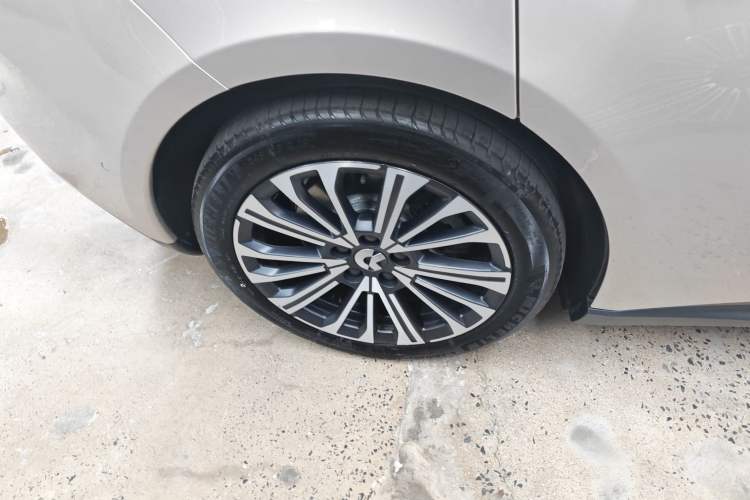 Used Nio ET5T 2023 75 kWh Touring Right Rear Wheel Hub