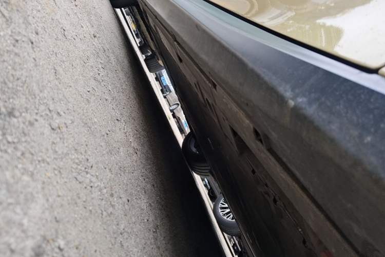 Used Nio ET5T 2023 75 kWh Touring Right Side Sill