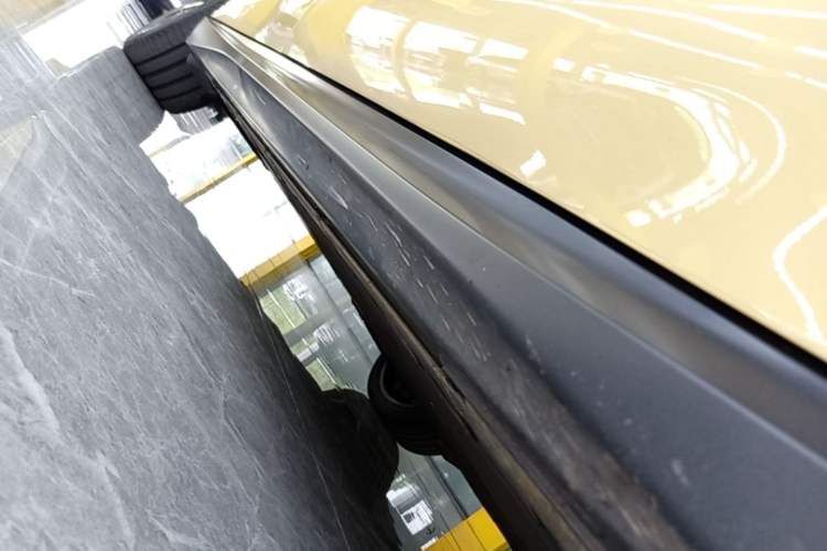 Used Nio ET5T 2023 75 kWh Touring Right Side Sill