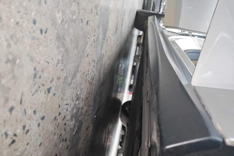 Used Nio ET5T 2023 75 kWh Touring Right Side Sill