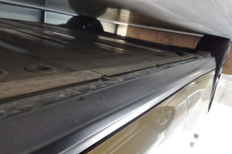 Used Nio ET5T 2023 75 kWh Touring Right Side Sill