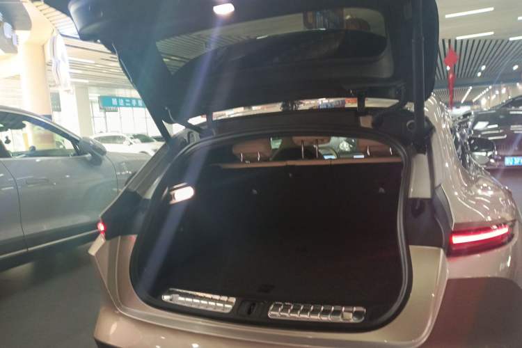 Used Nio ET5T 2023 75 kWh Touring Trunk