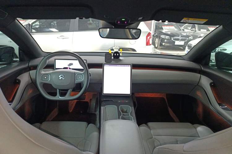 Used Nio ET5T 2024 75kWh Touring Center Console
