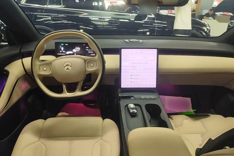 Used Nio ET5T 2024 75kWh Touring Center Console