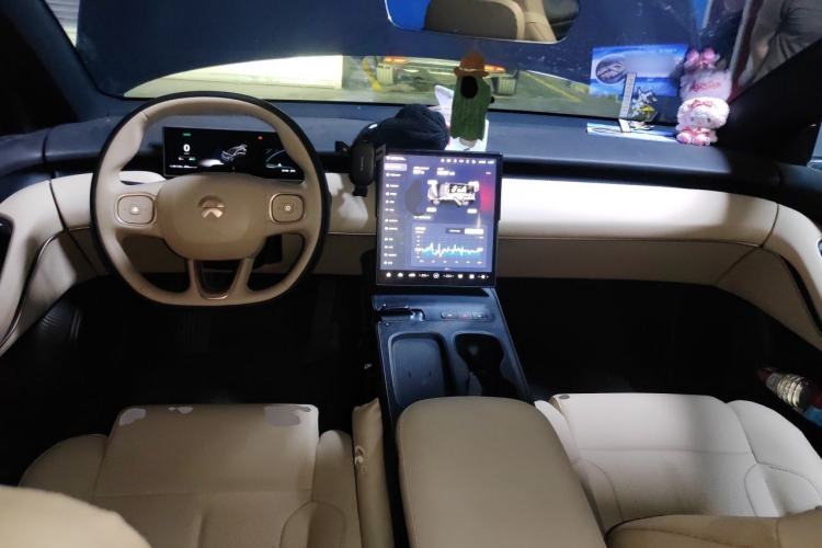 Used Nio ET5T 2024 75kWh Touring Center Console