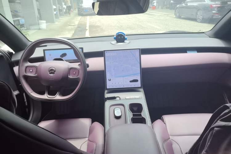 Used Nio ET5T 2024 75kWh Touring Center Console