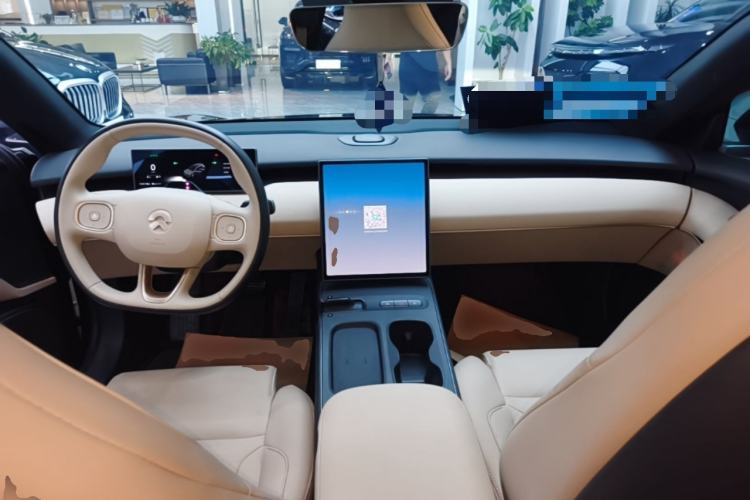Used Nio ET5T 2024 75kWh Touring Center Console