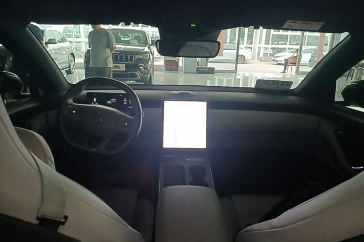 Used Nio ET5T 2024 75kWh Touring Center Console