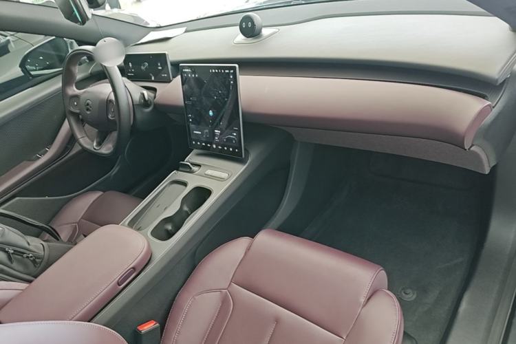 Used Nio ET5T 2024 75kWh Touring Center Console