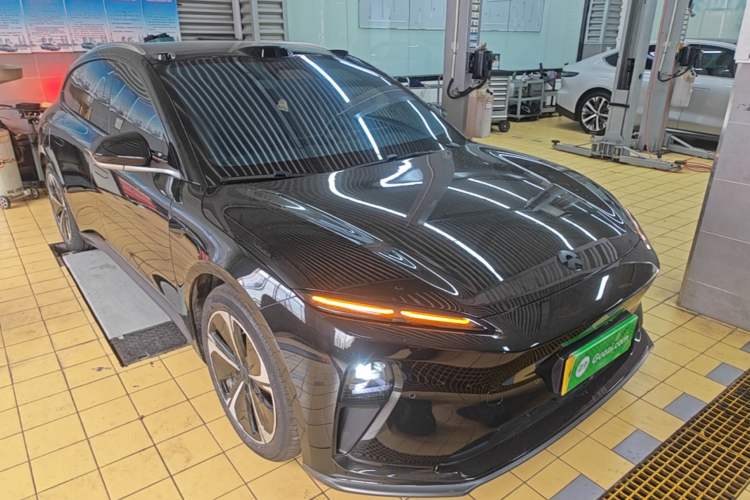 Used Nio ET5T 2024 75kWh Touring Front Right 45 Deg