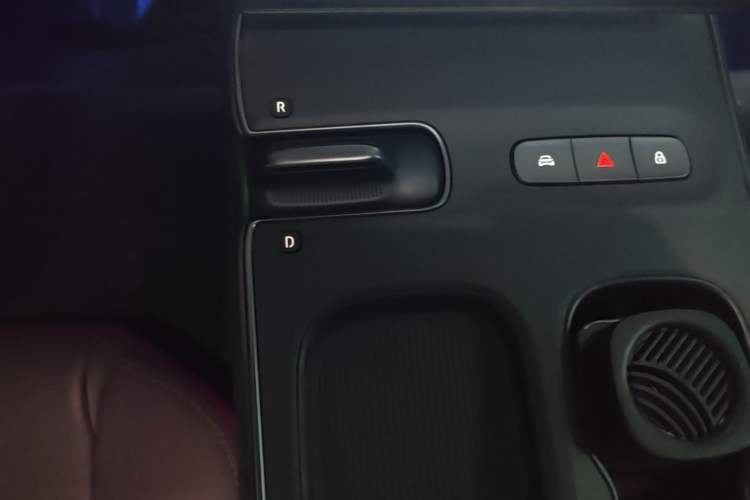 Used Nio ET5T 2024 75kWh Touring Gear Lever
