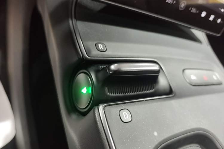 Used Nio ET5T 2024 75kWh Touring Gear Lever