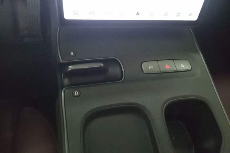Used Nio ET5T 2024 75kWh Touring Gear Lever