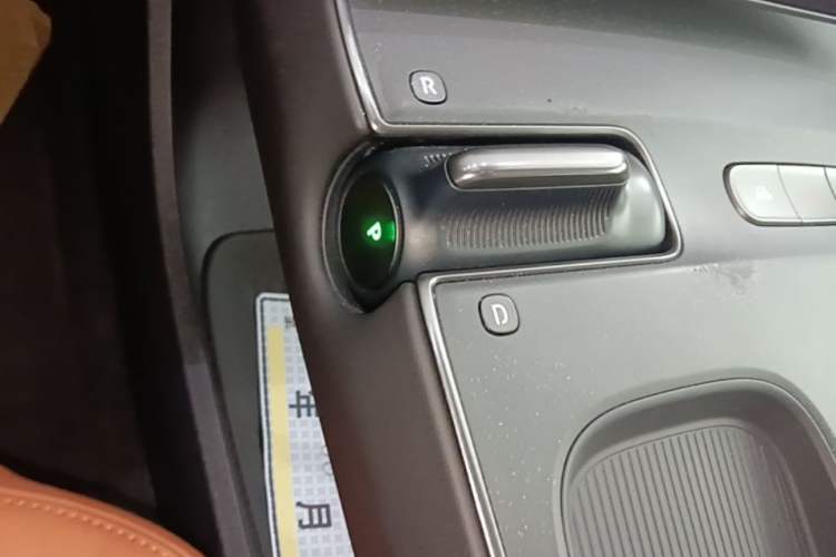 Used Nio ET5T 2024 75kWh Touring Gear Lever