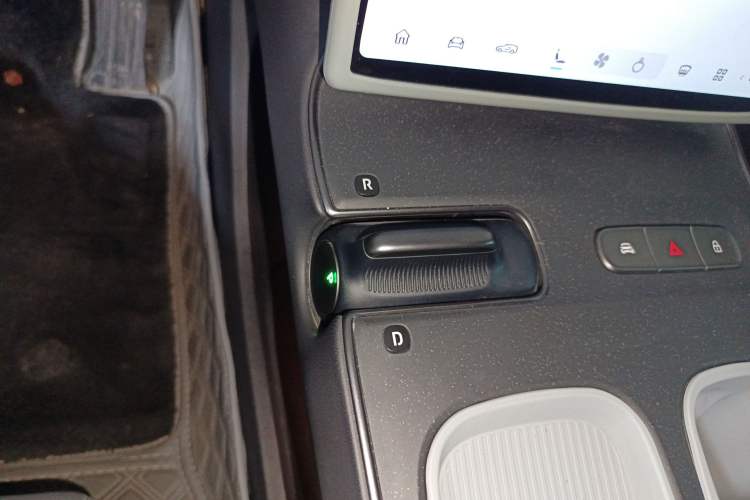 Used Nio ET5T 2024 75kWh Touring Gear Lever