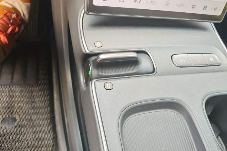 Used Nio ET5T 2024 75kWh Touring Gear Lever