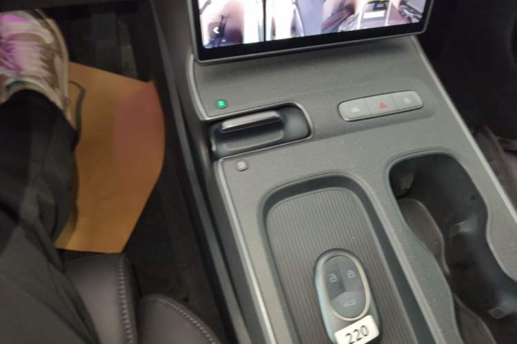 Used Nio ET5T 2024 75kWh Touring Gear Lever