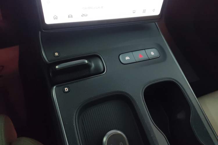 Used Nio ET5T 2024 75kWh Touring Gear Lever