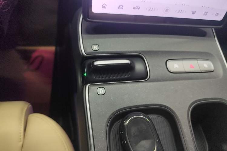Used Nio ET5T 2024 75kWh Touring Gear Lever