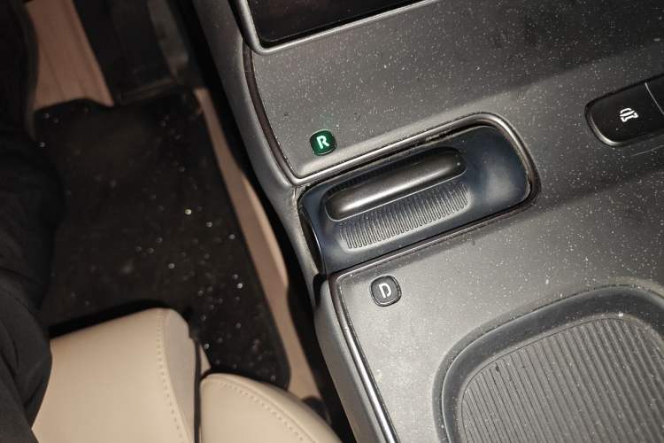 Used Nio ET5T 2024 75kWh Touring Gear Lever