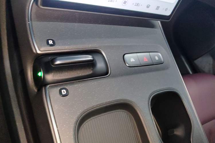 Used Nio ET5T 2024 75kWh Touring Gear Lever