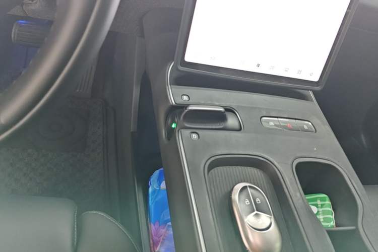 Used Nio ET5T 2024 75kWh Touring Gear Lever