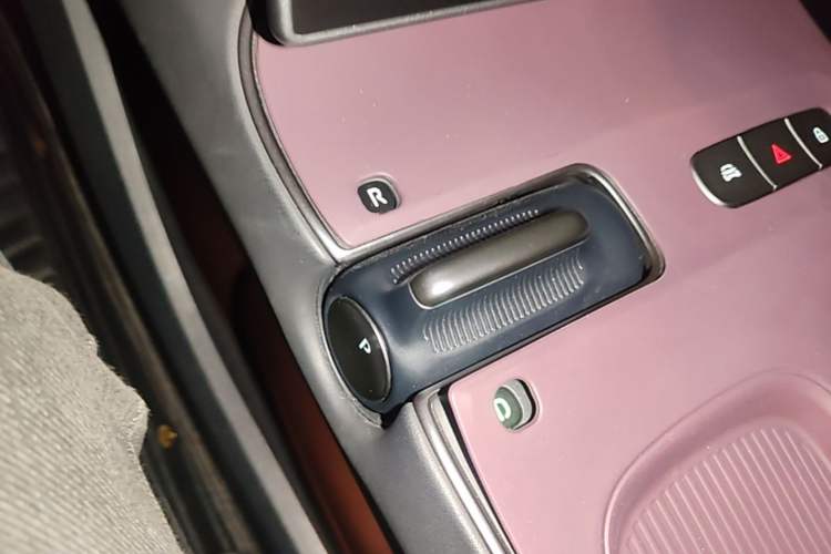 Used Nio ET5T 2024 75kWh Touring Gear Lever