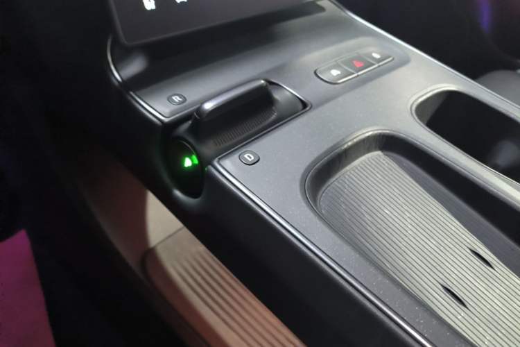 Used Nio ET5T 2024 75kWh Touring Gear Lever