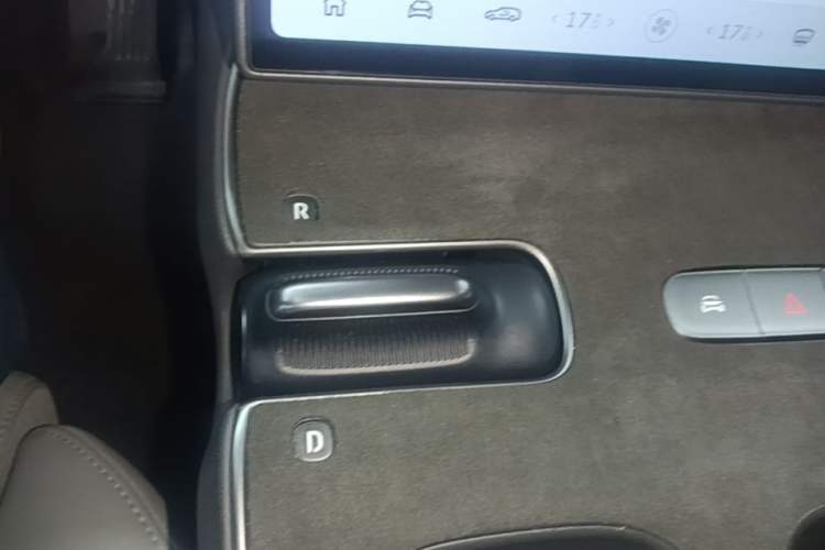 Used Nio ET5T 2024 75kWh Touring Gear Lever