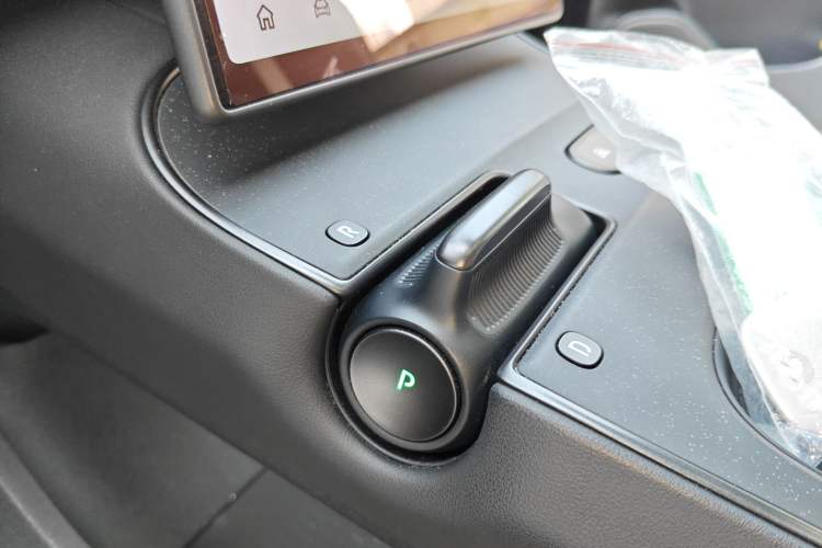 Used Nio ET5T 2024 75kWh Touring Gear Lever