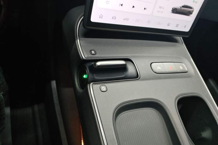 Used Nio ET5T 2024 75kWh Touring Gear Lever