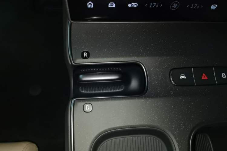 Used Nio ET5T 2024 75kWh Touring Gear Lever
