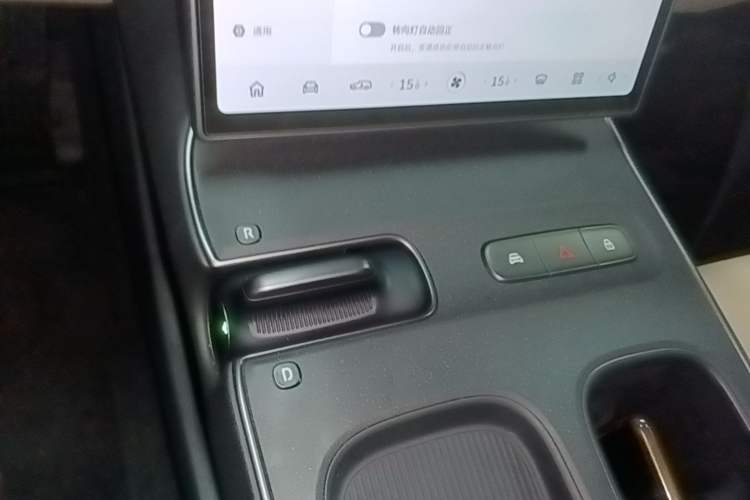 Used Nio ET5T 2024 75kWh Touring Gear Lever