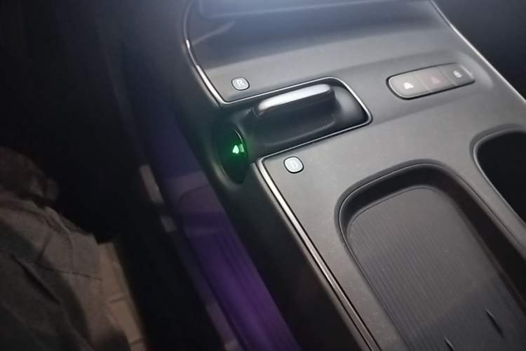 Used Nio ET5T 2024 75kWh Touring Gear Lever