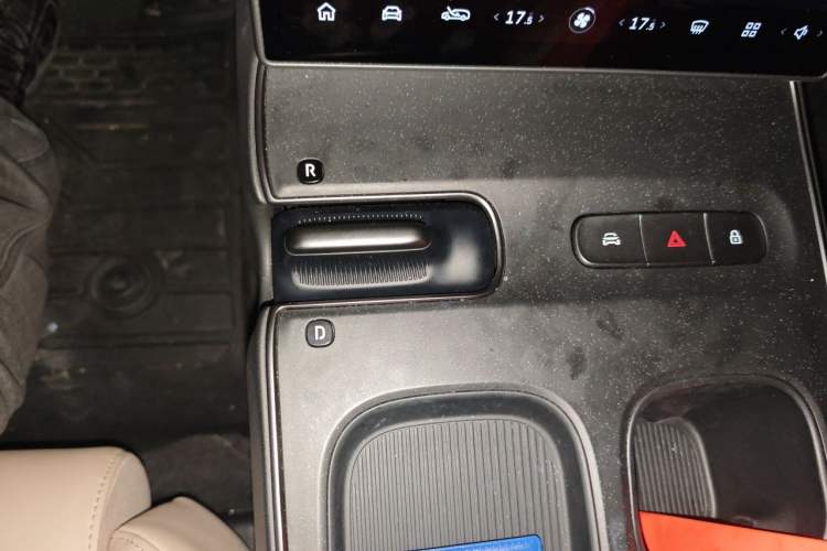 Used Nio ET5T 2024 75kWh Touring Gear Lever