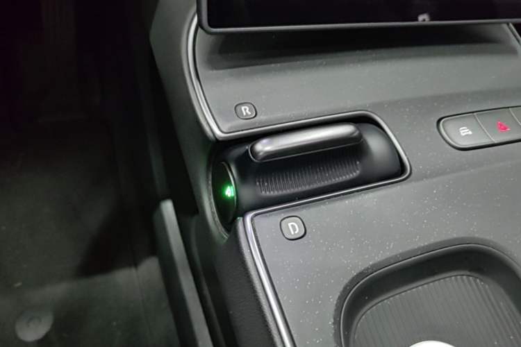 Used Nio ET5T 2024 75kWh Touring Gear Lever